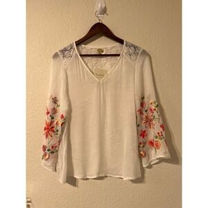 Fig and Flower Embordered‎ Blouse Sz S